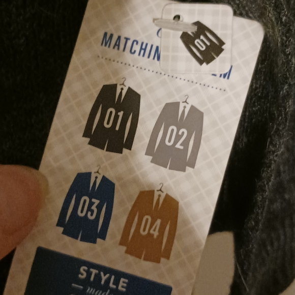 NWT! Men's Scarf (Ryan Seacrest) - Picture 7 of 10